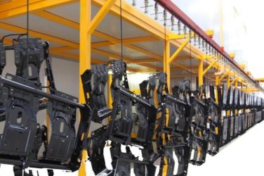 Línea continua de electrodeposición con cadena aérea